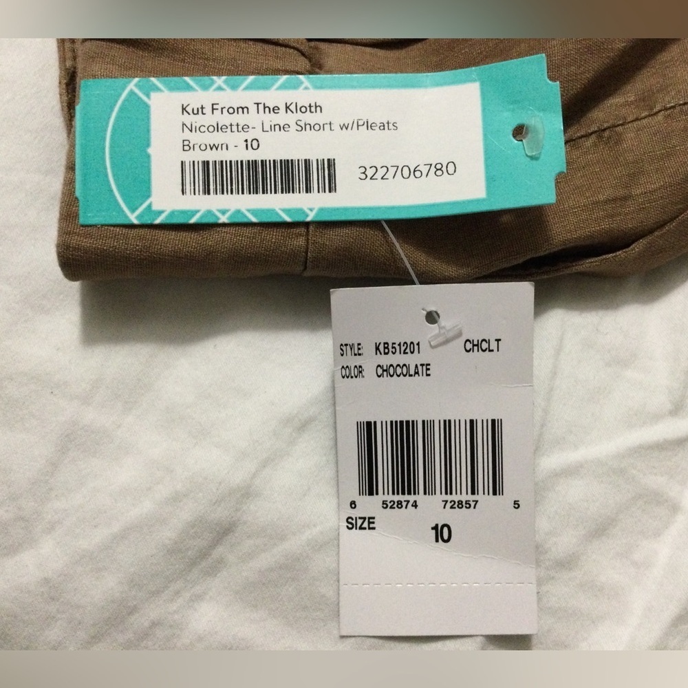 Kut from the Kloth Nicolette Line Short w/ Pleats Chocolate Size 10 - Picture 8 of 8